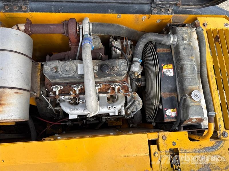 JCB JS130 Rupsgraafmachines