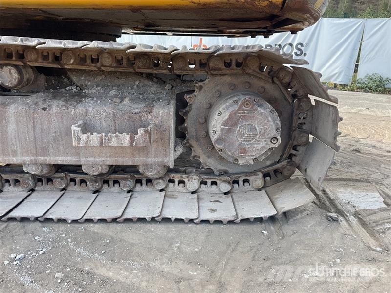 JCB JS130 Kāpurķēžu ekskavatori