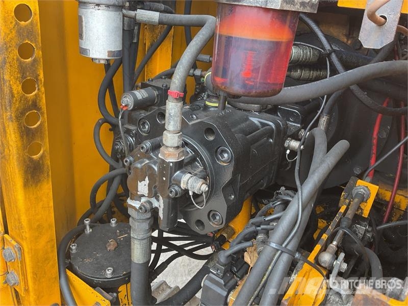 JCB JS130 Kāpurķēžu ekskavatori