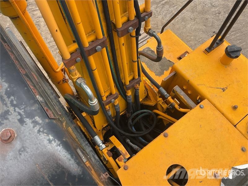 JCB JS130 Kāpurķēžu ekskavatori