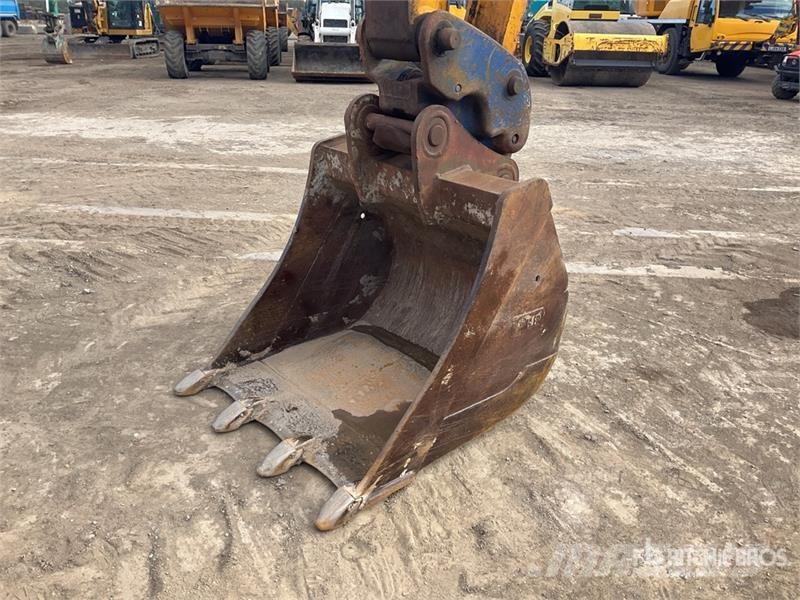 JCB JS130 Kāpurķēžu ekskavatori