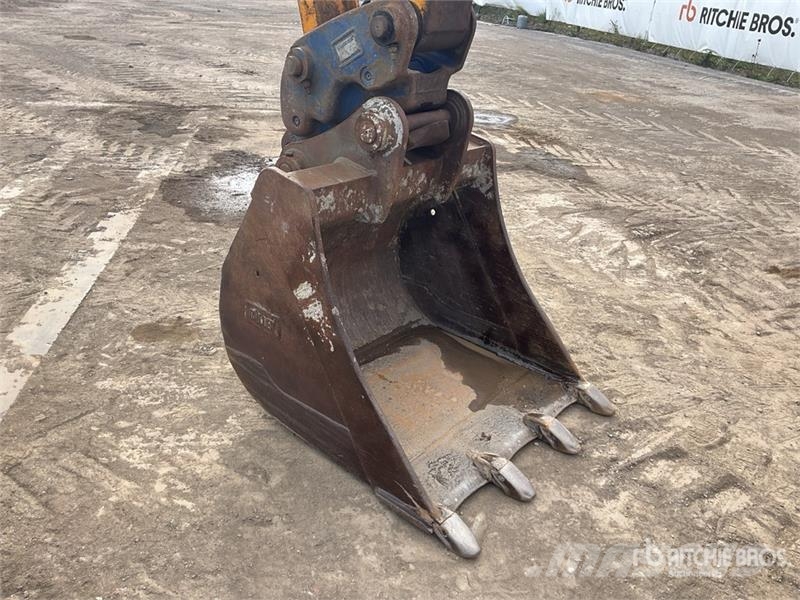 JCB JS130 Kāpurķēžu ekskavatori
