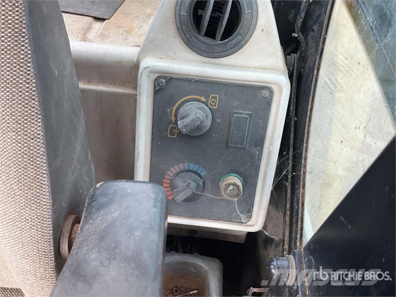 JCB JS130 Kāpurķēžu ekskavatori