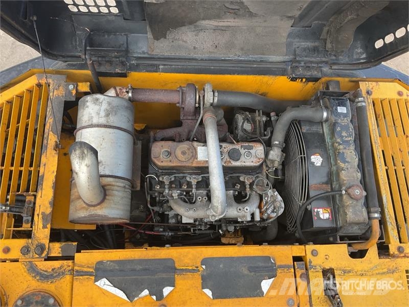 JCB JS130 Kāpurķēžu ekskavatori