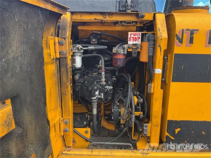 JCB JS130 Kāpurķēžu ekskavatori