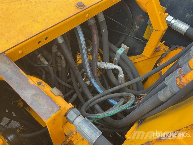 JCB JS130 Kāpurķēžu ekskavatori
