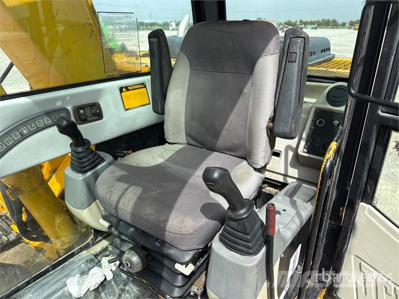 JCB JS130 Rupsgraafmachines