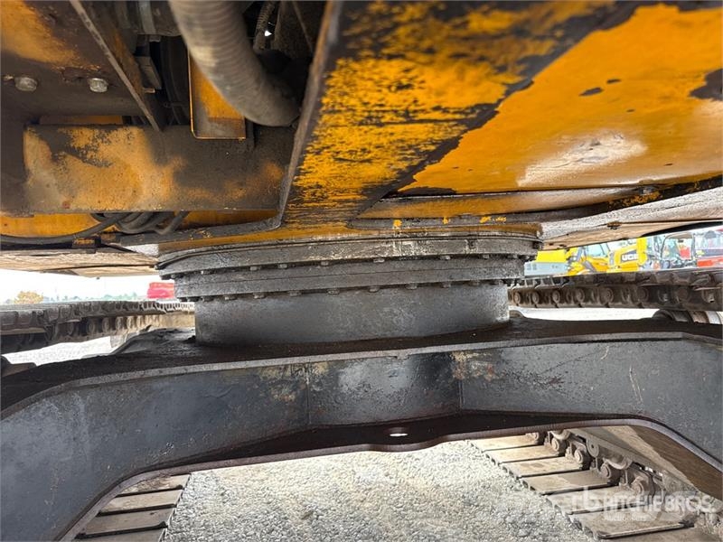 JCB JS130 Rupsgraafmachines