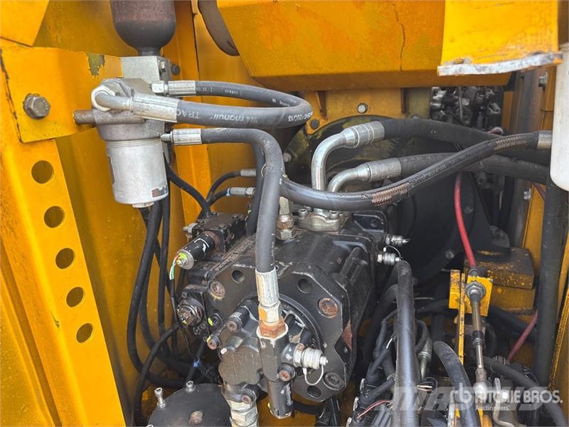 JCB JS130 Rupsgraafmachines