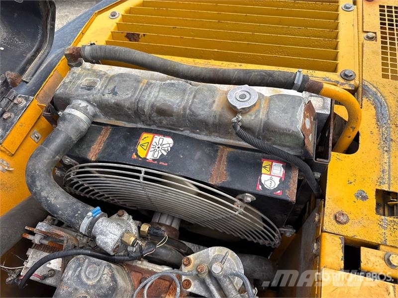 JCB JS130 Rupsgraafmachines