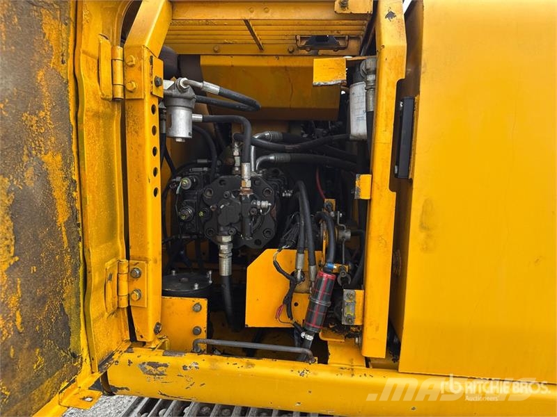 JCB JS130 Rupsgraafmachines