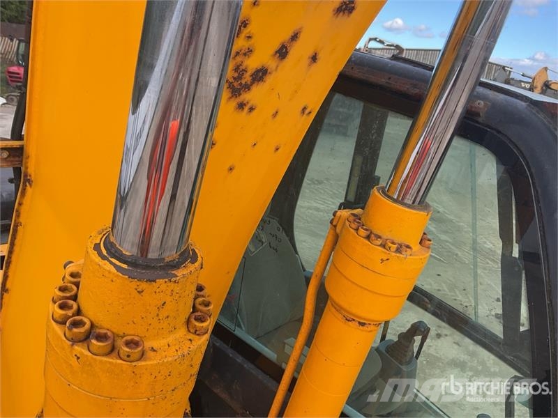 JCB JS130 Kāpurķēžu ekskavatori