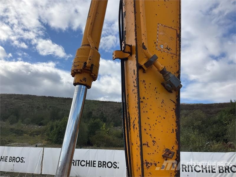 JCB JS130 Kāpurķēžu ekskavatori