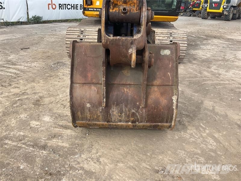 JCB JS130 Kāpurķēžu ekskavatori