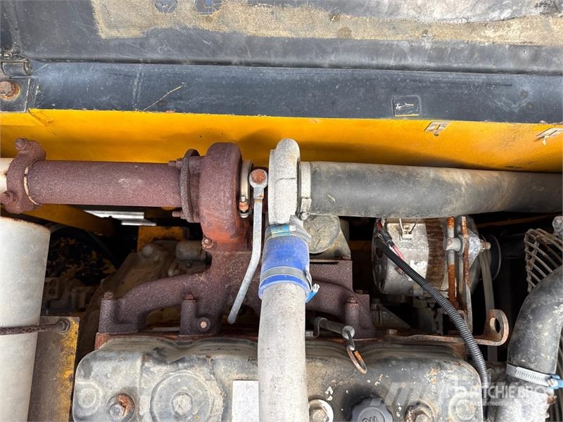 JCB JS130 Rupsgraafmachines