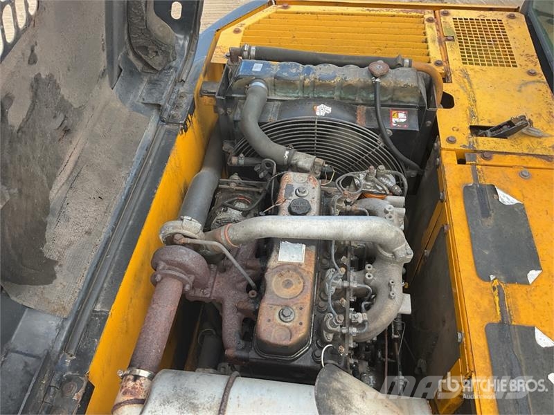 JCB JS130 Kāpurķēžu ekskavatori