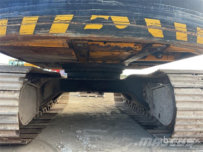 JCB JS130 Kāpurķēžu ekskavatori