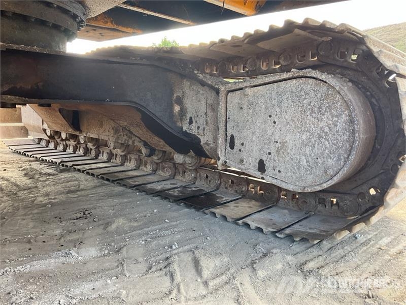 JCB JS130 Kāpurķēžu ekskavatori