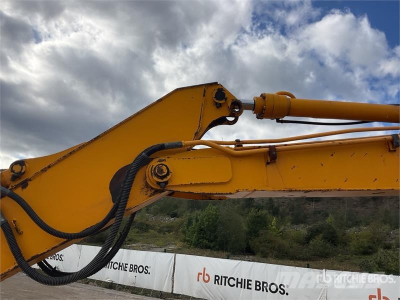 JCB JS130 Kāpurķēžu ekskavatori