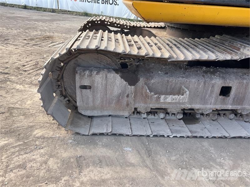 JCB JS130 Kāpurķēžu ekskavatori