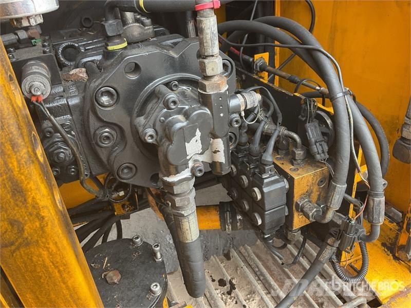 JCB JS130 Kāpurķēžu ekskavatori