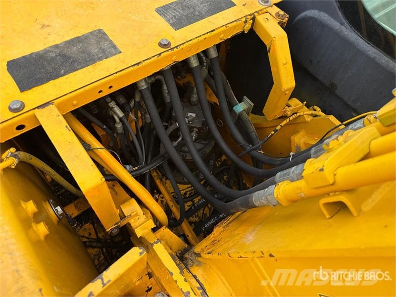 JCB JS130 Rupsgraafmachines