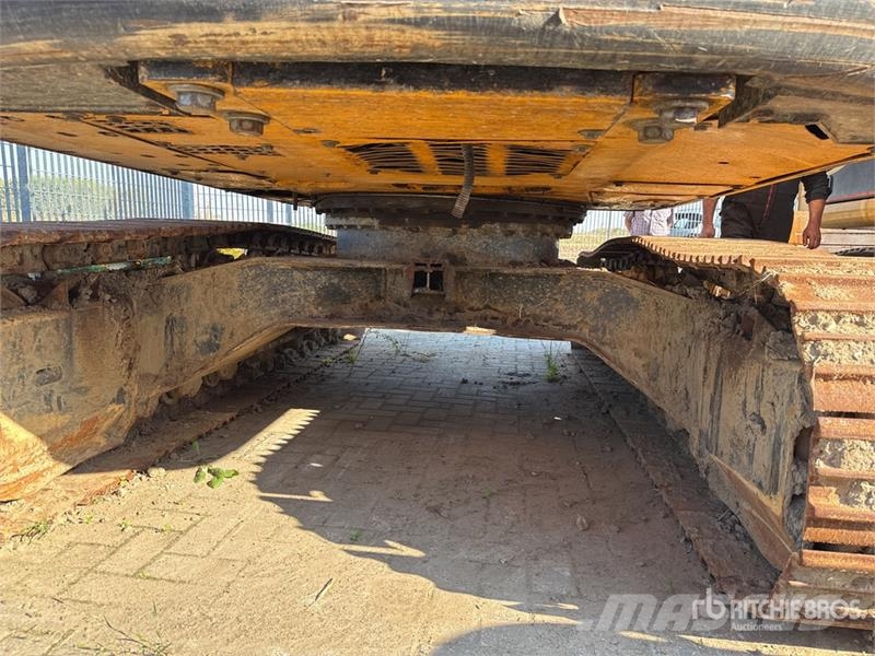 JCB JS130LC T4 Tracked Excavator Raupenbagger