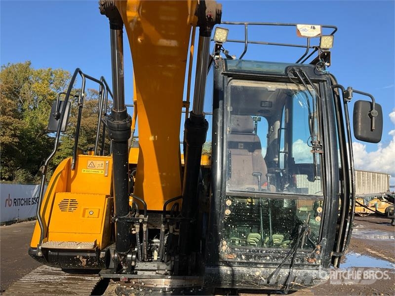 JCB JS131 Tracked Excavator Crawler excavators