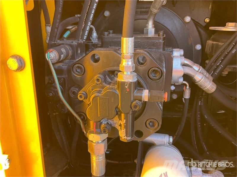JCB JS131 Tracked Excavator Crawler excavators
