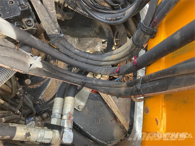 JCB JS131LC Tracked Excavator Crawler excavators