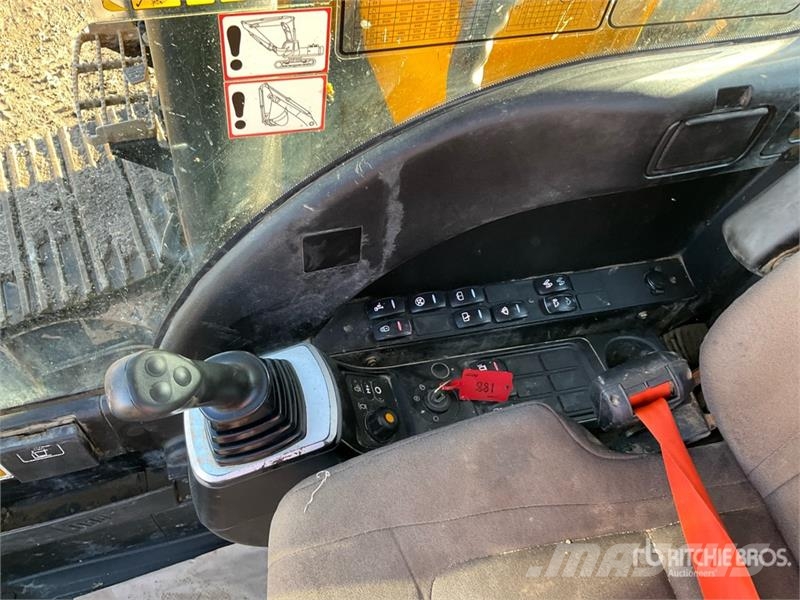 JCB JS131LC Tracked Excavator Crawler excavators