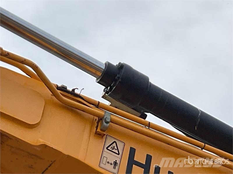 JCB JS131LC Tracked Excavator Crawler excavators