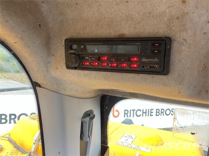 JCB JS131LC Tracked Excavator Crawler excavators
