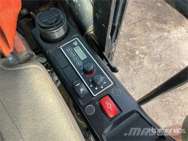 JCB JS131LC Tracked Excavator Crawler excavators