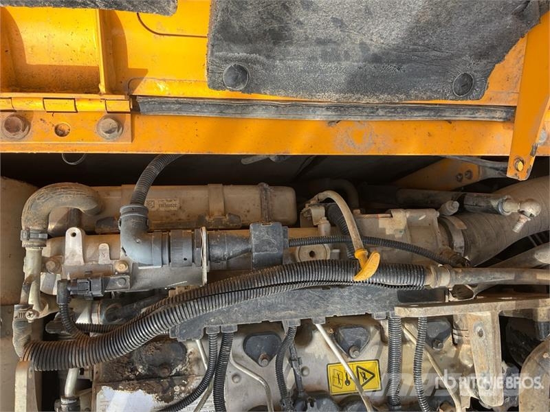 JCB JS131LC Tracked Excavator Crawler excavators