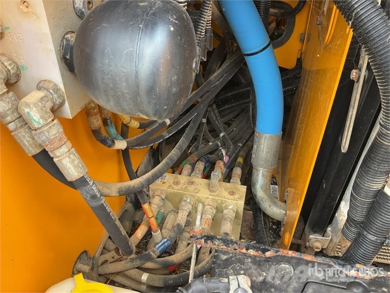 JCB JS131LC Tracked Excavator Crawler excavators
