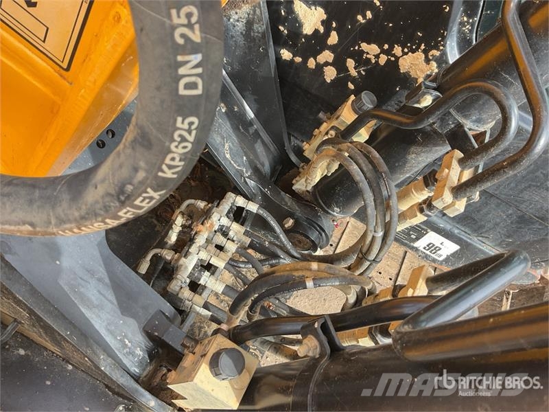 JCB JS131LC Tracked Excavator Crawler excavators