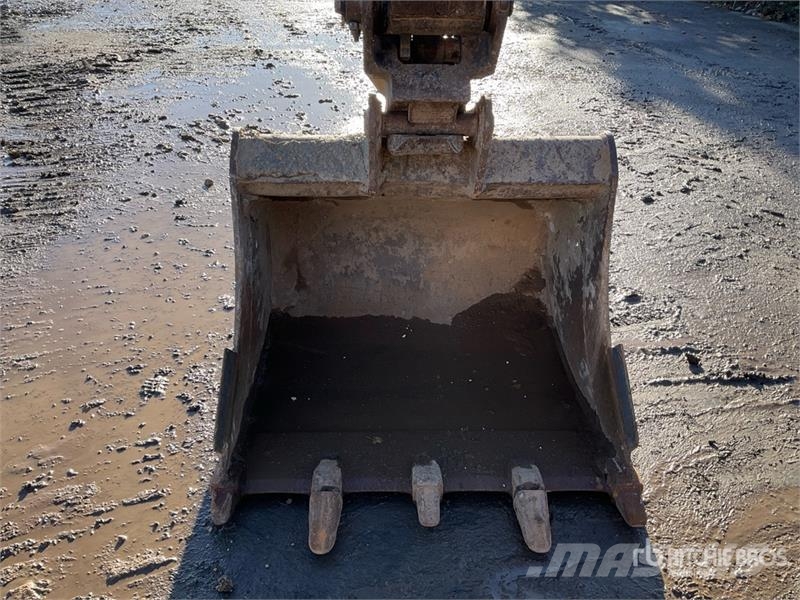 JCB JS131LC Tracked Excavator Crawler excavators