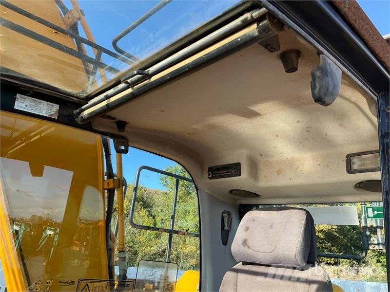 JCB JS131LC Tracked Excavator Crawler excavators