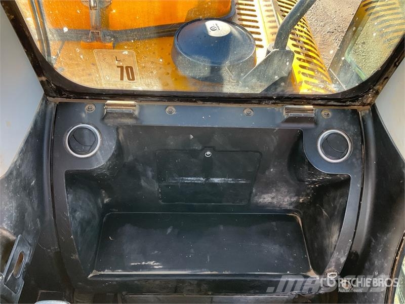JCB JS131LC Tracked Excavator Crawler excavators