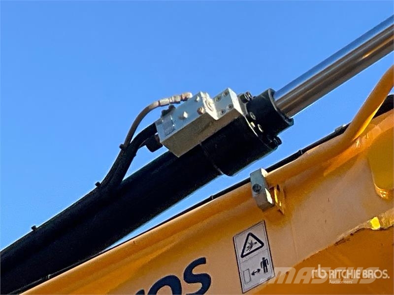 JCB JS131LC Tracked Excavator Crawler excavators