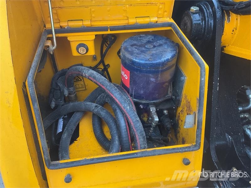 JCB JS145W Wielgraafmachines