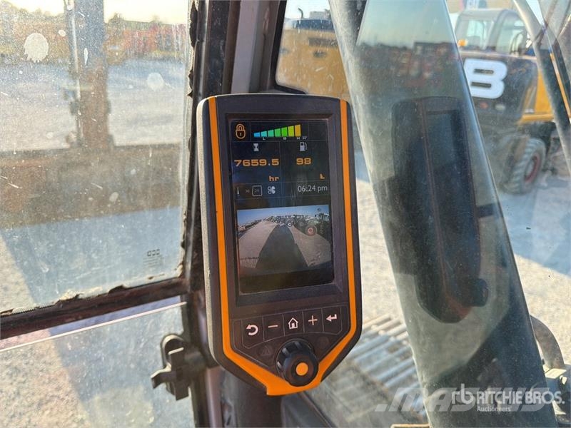 JCB JS220 Tracked Excavator Верижен екскаватор