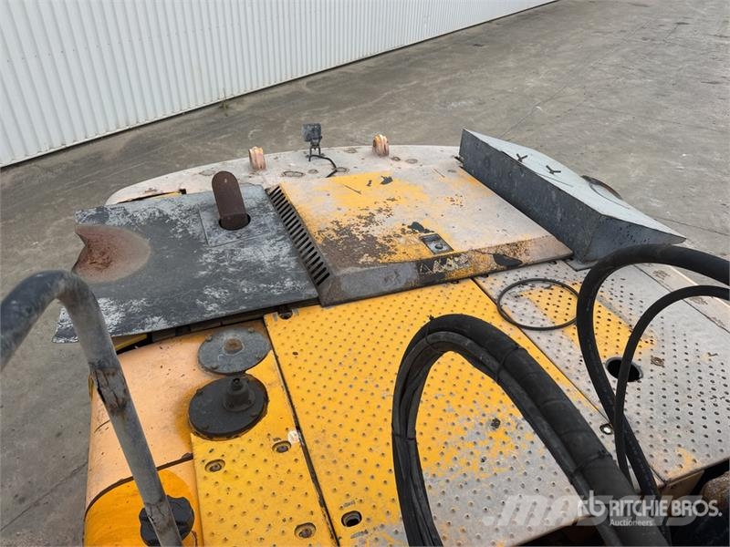 JCB JS240NC Pelle Sur Chenilles Tracked Excavator Crawler excavators