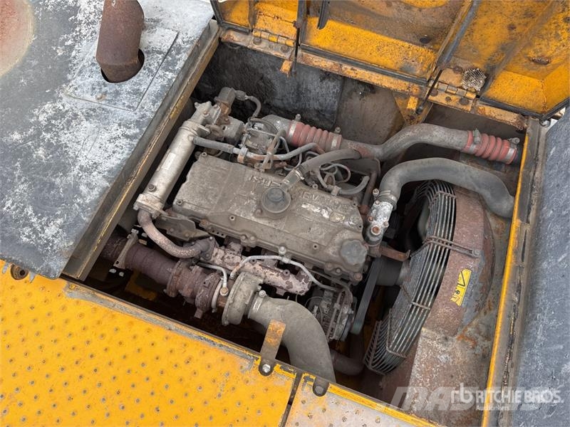 JCB JS240NC Pelle Sur Chenilles Tracked Excavator Crawler excavators