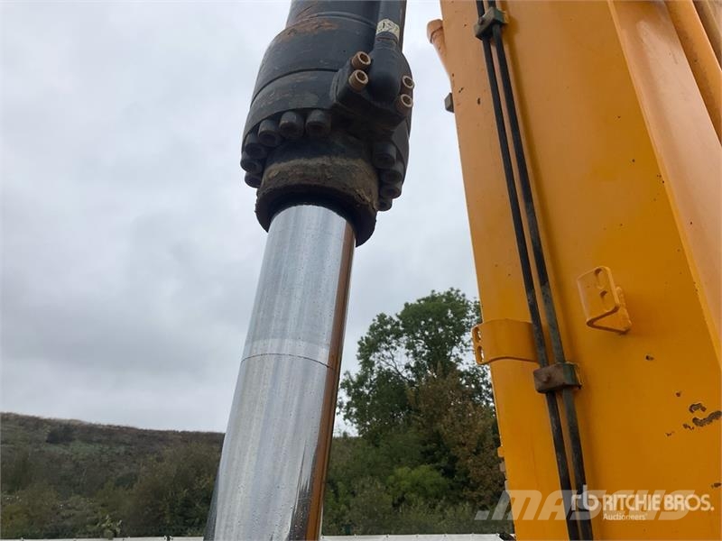JCB JS300LC Tracked Excavator Kāpurķēžu ekskavatori