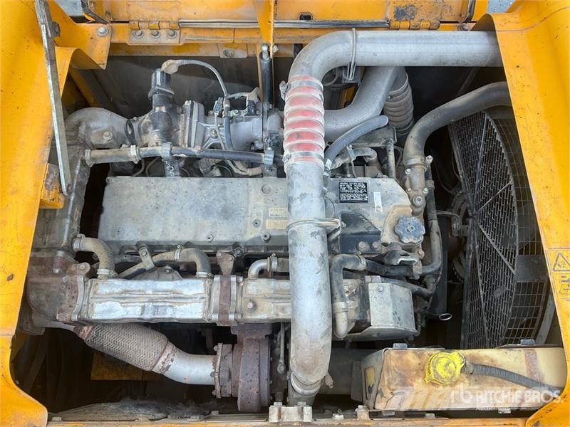 JCB JS300LC Tracked Excavator Kāpurķēžu ekskavatori