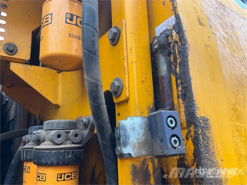 JCB JS300LC Tracked Excavator Kāpurķēžu ekskavatori