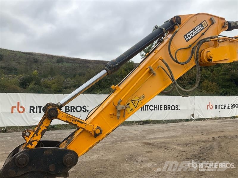 JCB JS300LC Tracked Excavator Kāpurķēžu ekskavatori