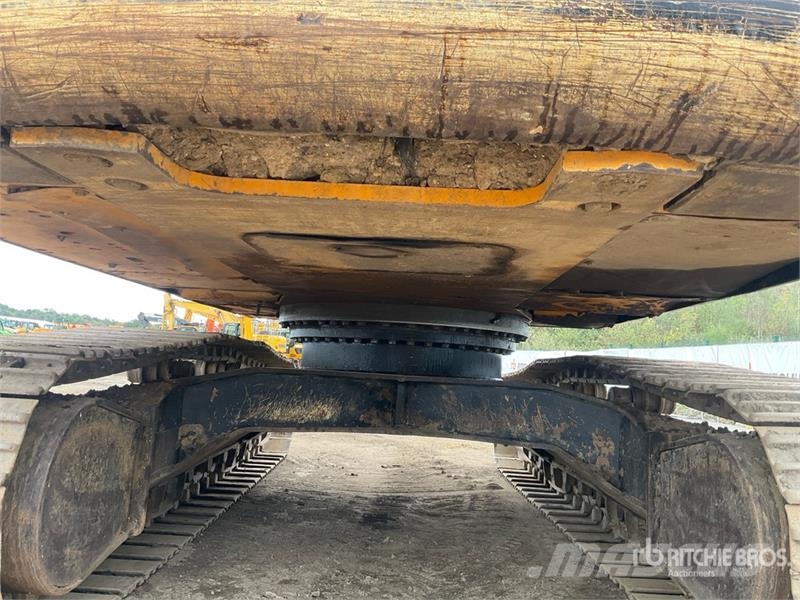 JCB JS300LC Tracked Excavator Kāpurķēžu ekskavatori